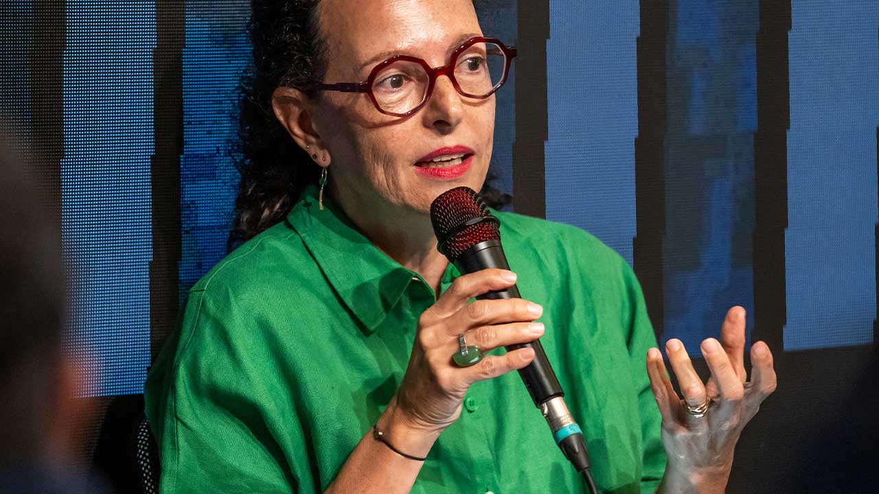 Lara Elbaz, diseñadora de iluminación y cofundadora del estudio Elbaz Gildemontes