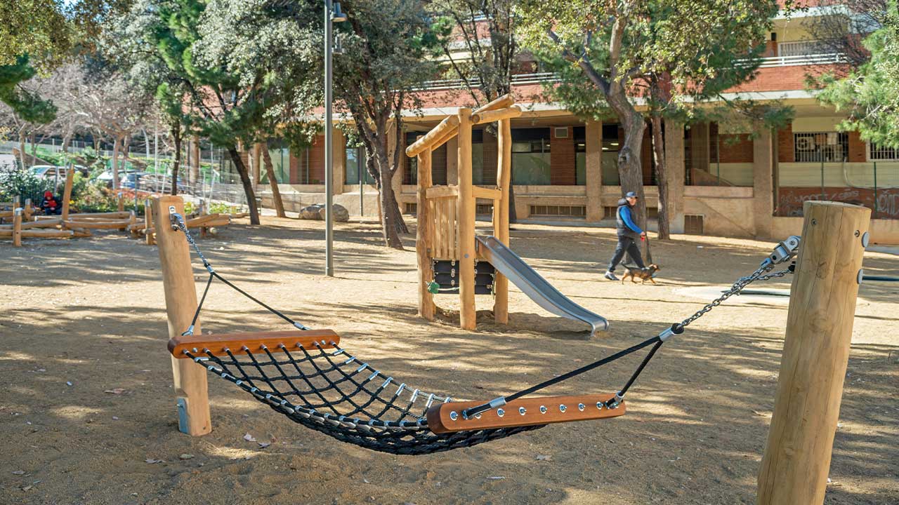 Parc infantil de ROBINIA als Jardins de les Hortes de Sant Bertran, Barcelona